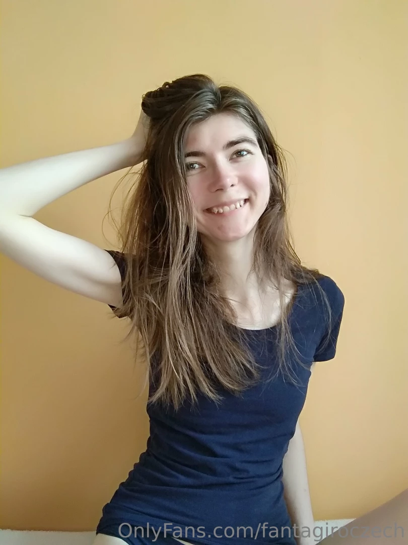 New photoset lot of pics of sweaty unwashed hair unshaved legs foot part 19 