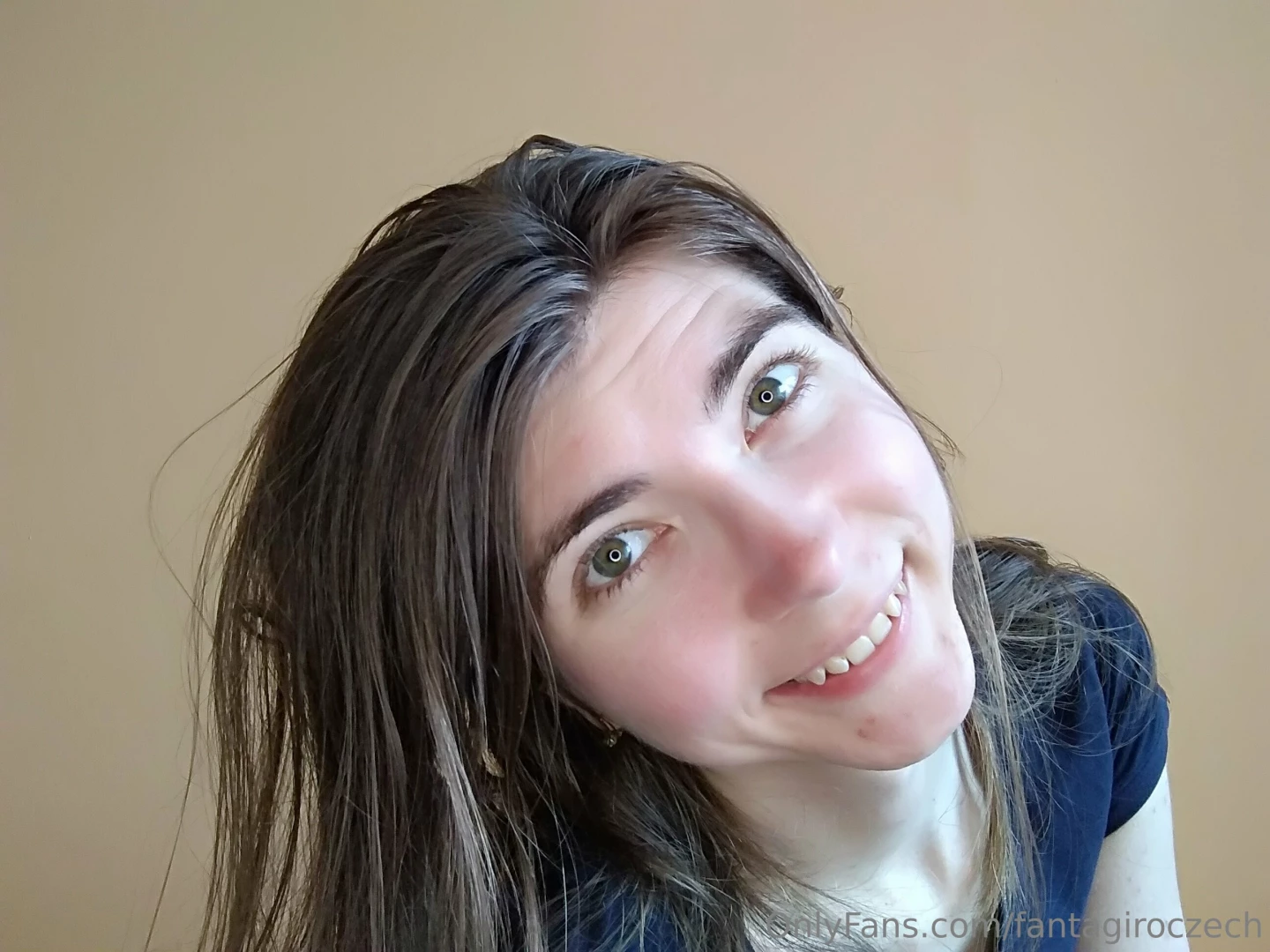 New photoset lot of pics of sweaty unwashed hair unshaved legs foot part 6 