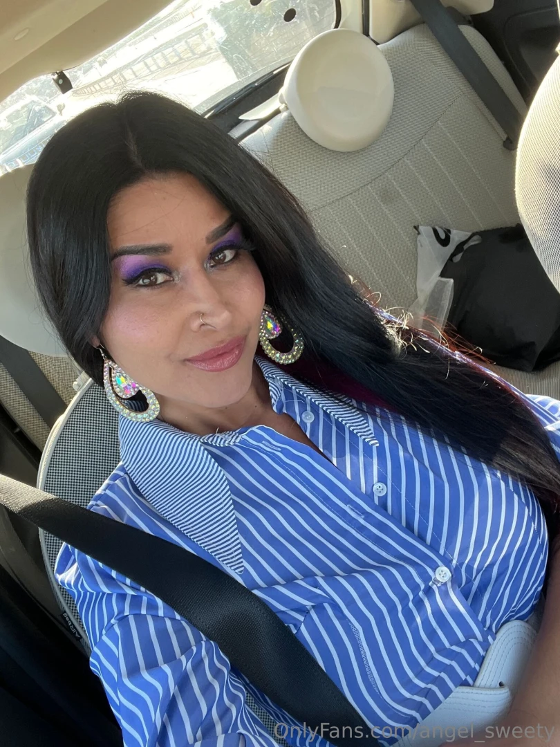 Sunday afternoon babe are you chilling or getting ready for the week 