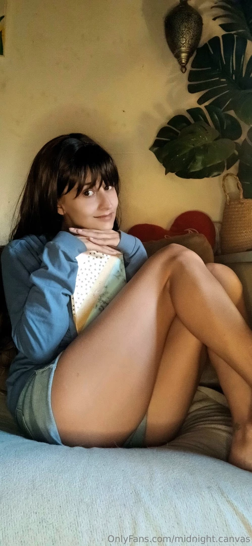 Drinking coffee and journaling before the day starts how is your day part 1 