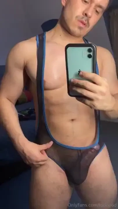 Singlet de mesh no deja nada a la imaginaci n 