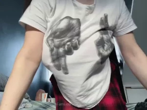 I thought it s be funny to do a in mirror clip but it was kinda hard part 3