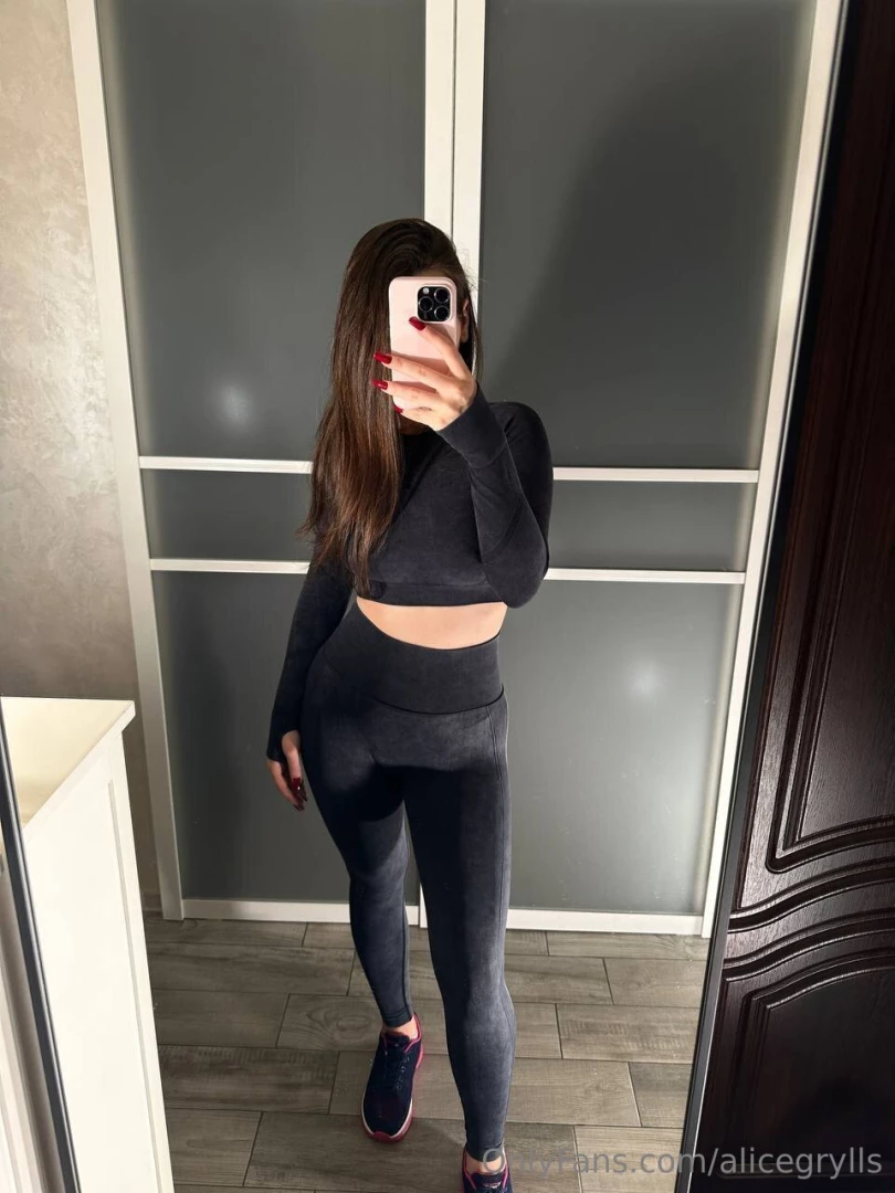 Honey what do you think of my waist in this outfit i think it looks 