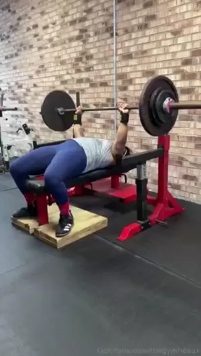 Me running late to the gym and me at the gym yesterday i dressed with part 1 