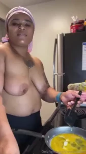 Just a lil post-workout pec pop to more of the new megan thee stallion