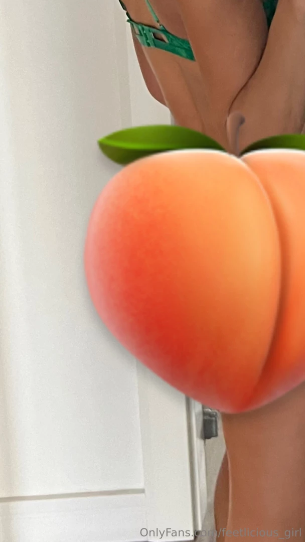 Who likes juicy butt check girl_from_neighborhood 