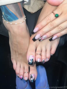 I love my cute set my toes came out so good i m glad i did them myself part 1