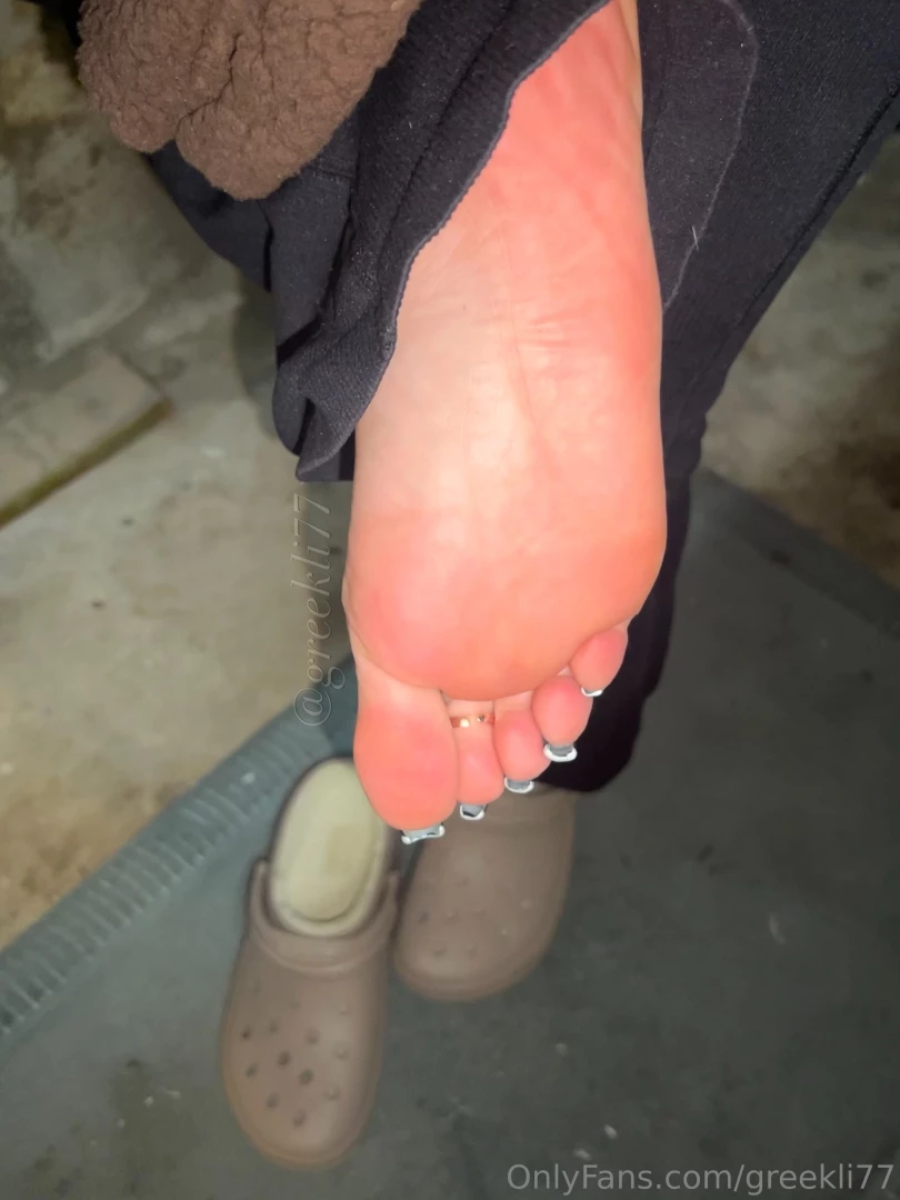 Sneaking content of my feet while i m out 