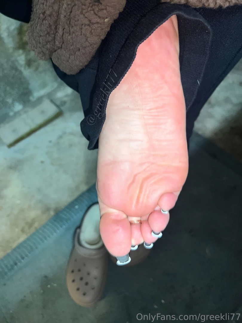 Sneaking content of my feet while i m out part 1 