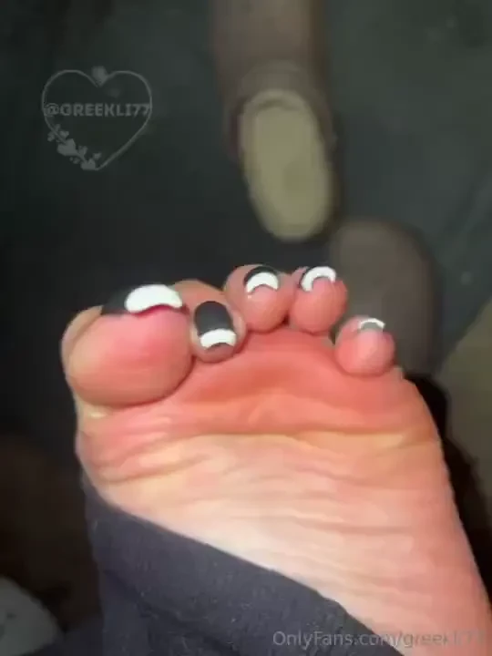 Sneaking content of my feet while i m out part 2 