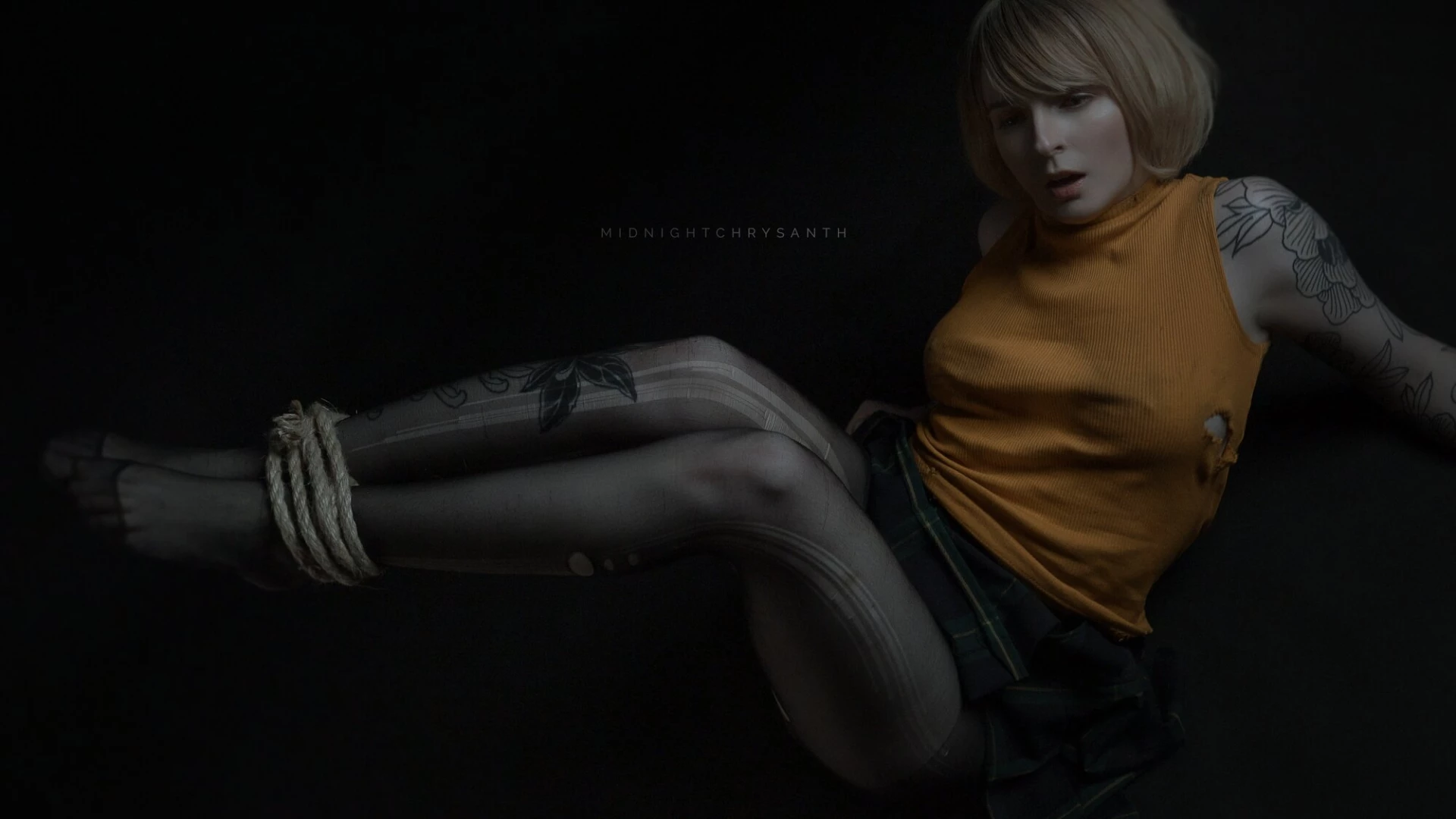 Wrapped in tight bondage is always a good start into the weekend at 