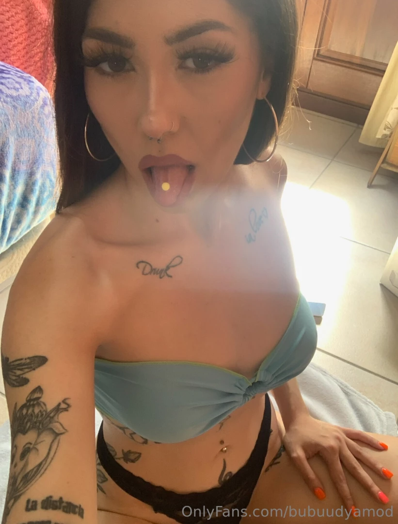 Crees que tengo una leng ita juguetona 