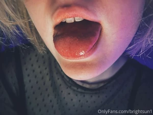 I love it when my makeup spreads like a whore and i want to suck a