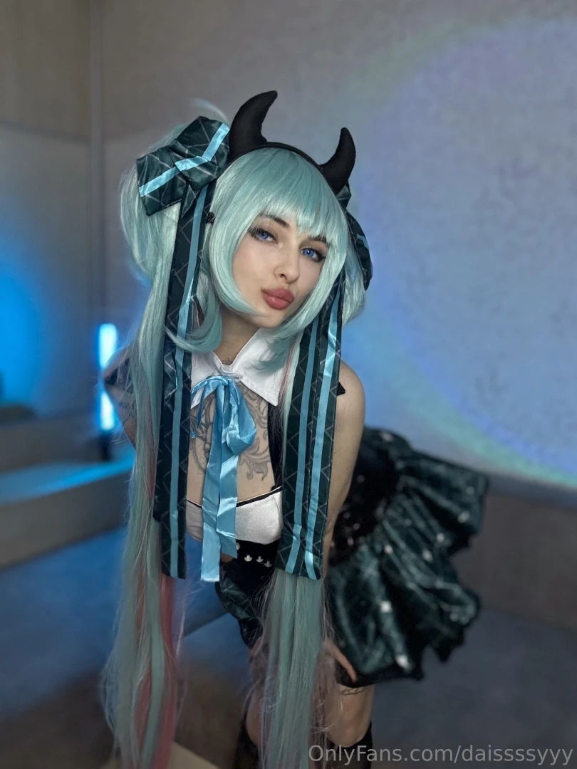 New cosplay alert today i finally brought my hatsune miku look to life 