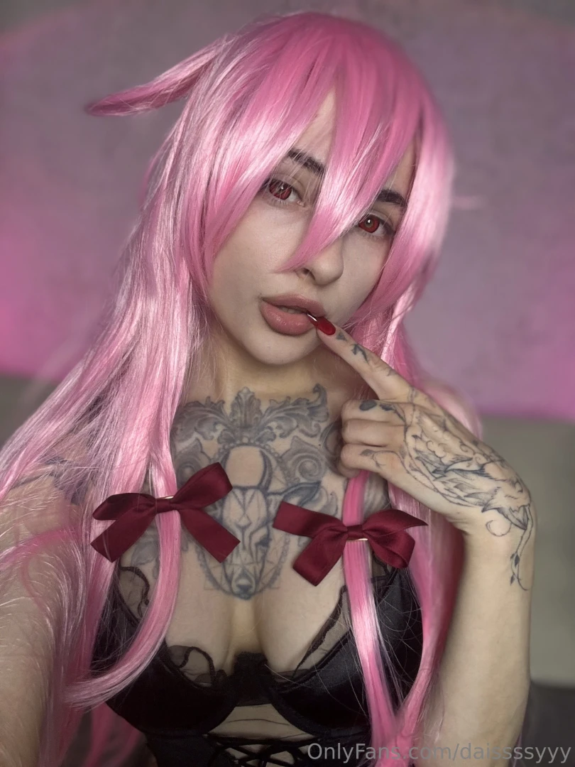 Guess who s in her yandere era my first yuno gasai cosplay is finally 