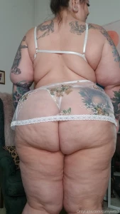 Happy sunday from me and my huge ass