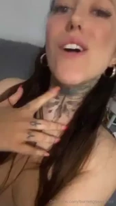 Mira que rica y juguetona estoy para ti amor