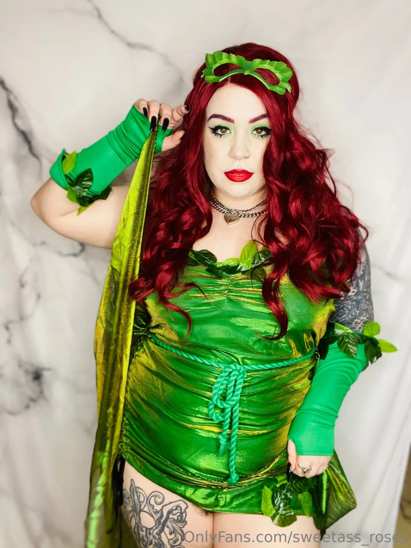 Happy halloween unlock to seee my spicy poison ivy cosplay 
