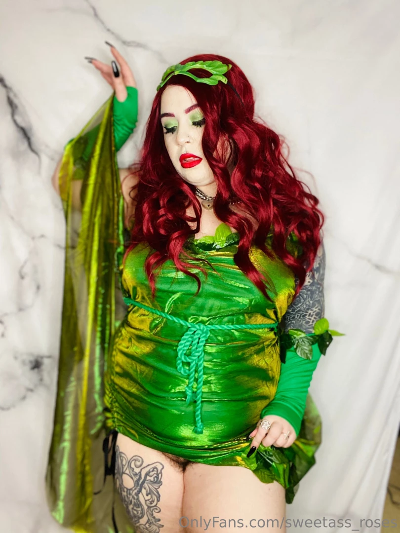 Happy halloween unlock to seee my spicy poison ivy cosplay part 2 