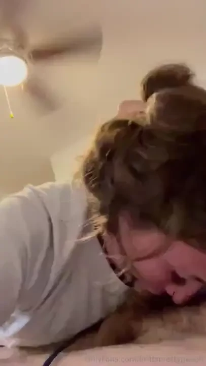 Makes me so wet sucking cock 