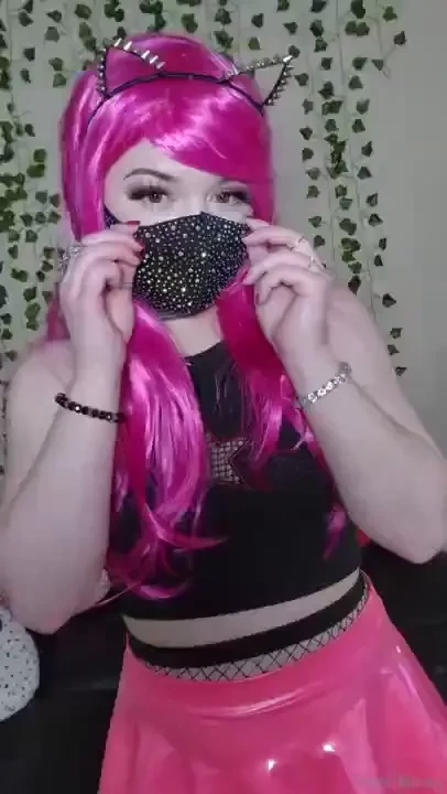 Message me for a maskless pic bad minxy saturday 