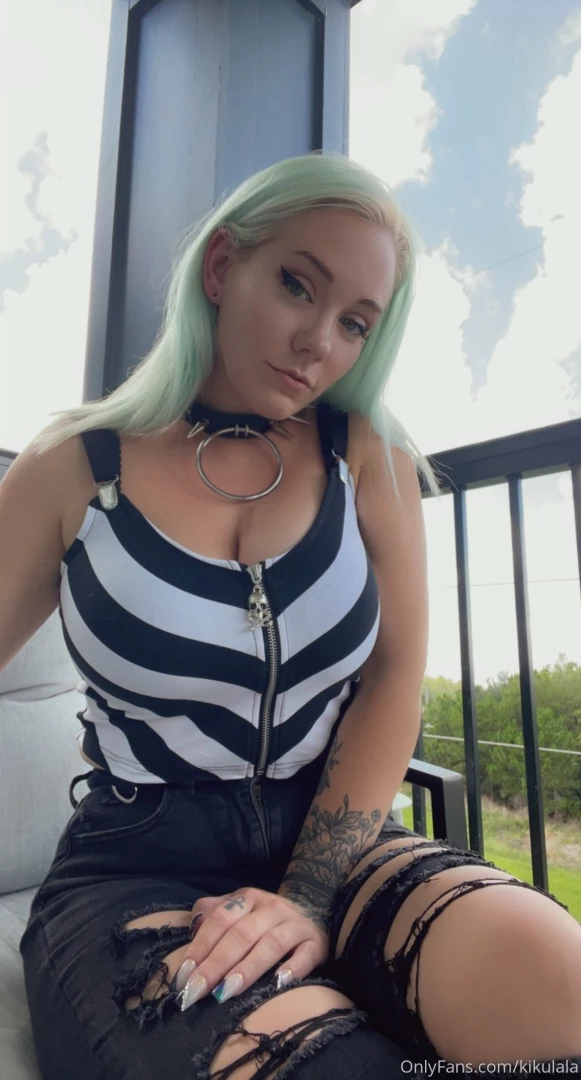 Just your friendly neighborhood big tittie goth gf stoping by today part 2 
