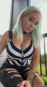 Just your friendly neighborhood big tittie goth gf stoping by today