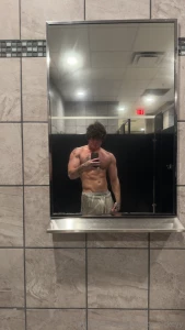 Who wants to suck daddy s cock live tn 9pm est