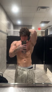 Huge announcement going to start touring with huge creators and gonna