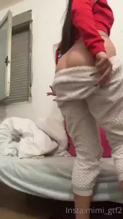 Estoy en casa de mi tia que me quedo a dormir y casi me pilla estoy 