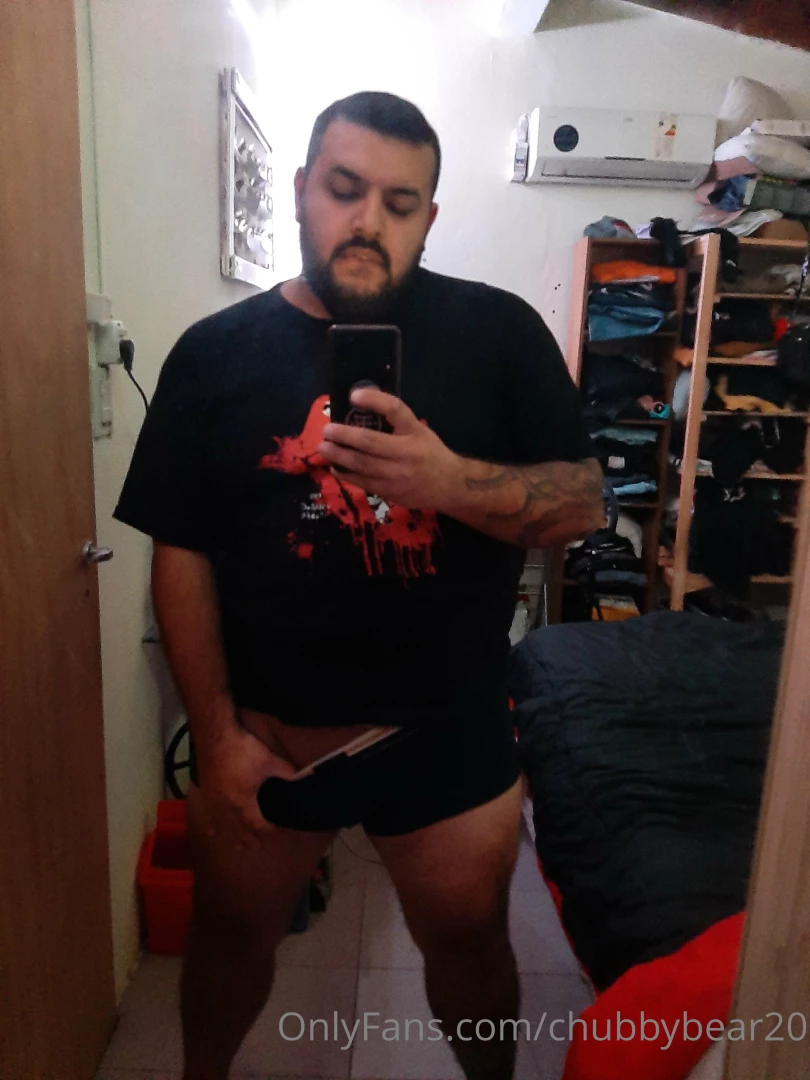 I feel sexy leave me a tip if you think so too and want to see my dick 