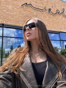 Looks like you re gonna be on the bottom tonight let me jump you right