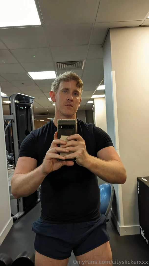 How is your monday going in glasgow this week working in the office part 6 