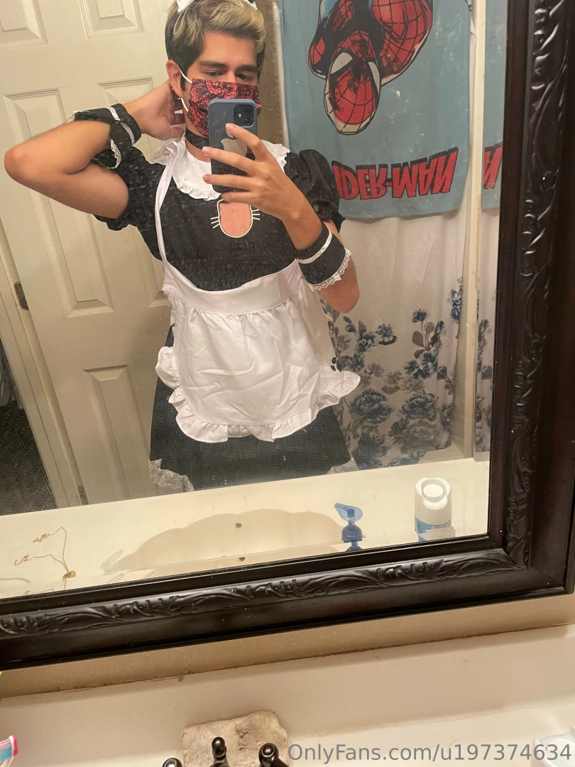 Femboy friday ima probably start posting again 3 well start posting at part 3 