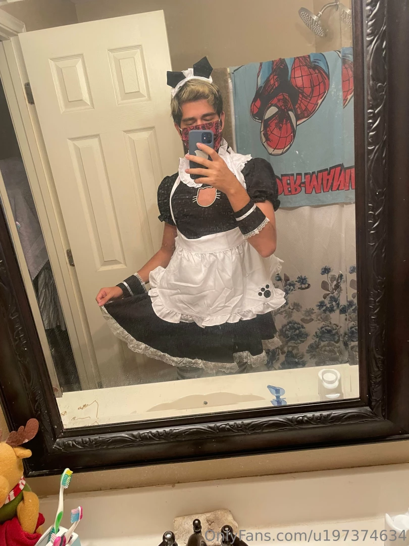 Femboy friday ima probably start posting again 3 well start posting at part 5 