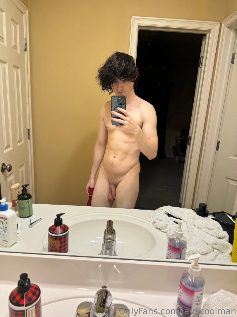 Just got out of shower you are lucky if you get to suck on me 