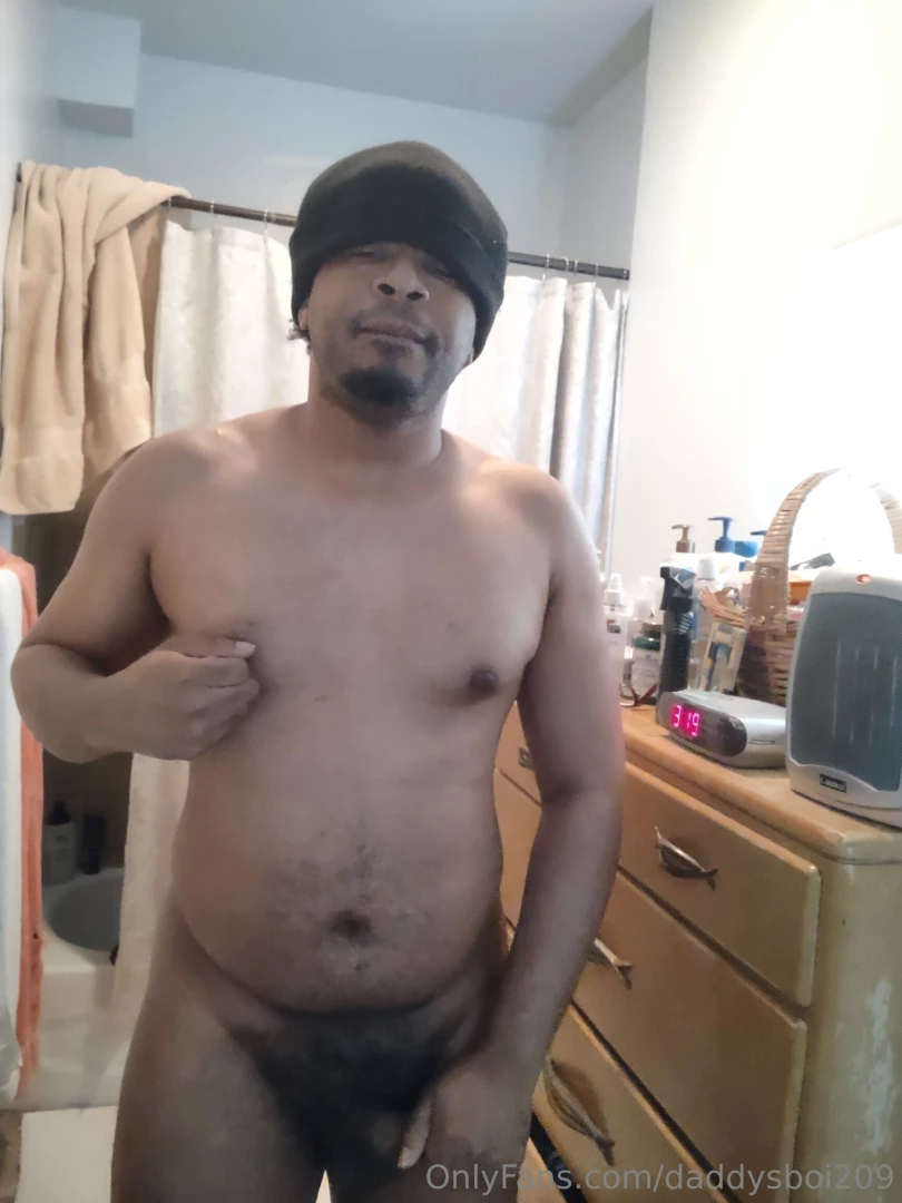 Daddysboi209 i love being vers but i like it better we kiss lick grind 