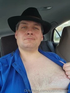 I ll be launching on saturday with nsfw content until then manboob