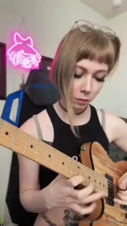 Just a lil texas girl who likes to shred c 