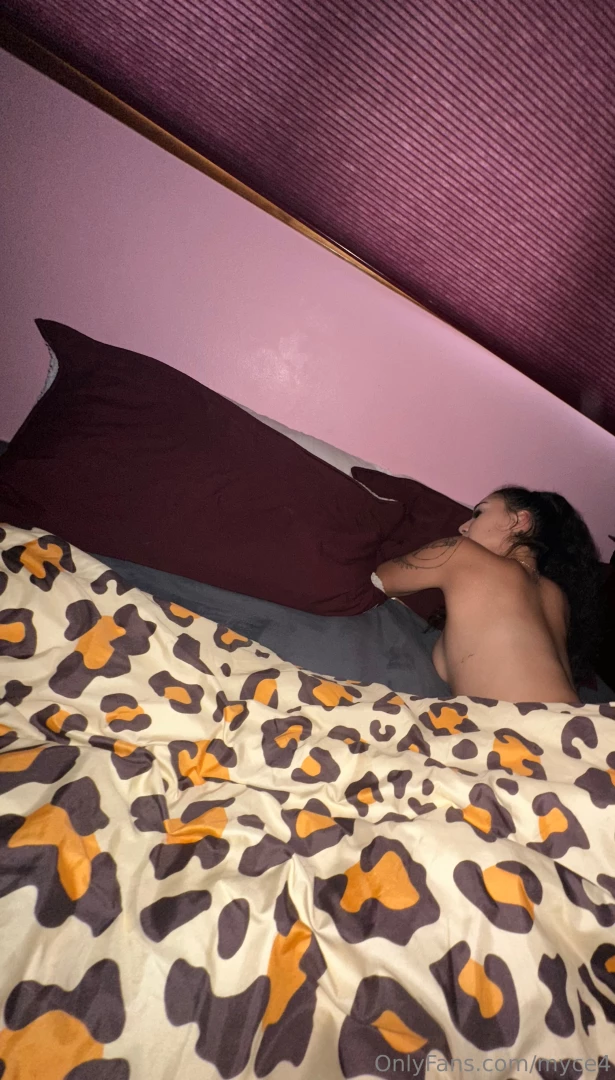 Kiss me if i m wrong but dinosaurs still exist right part 29 