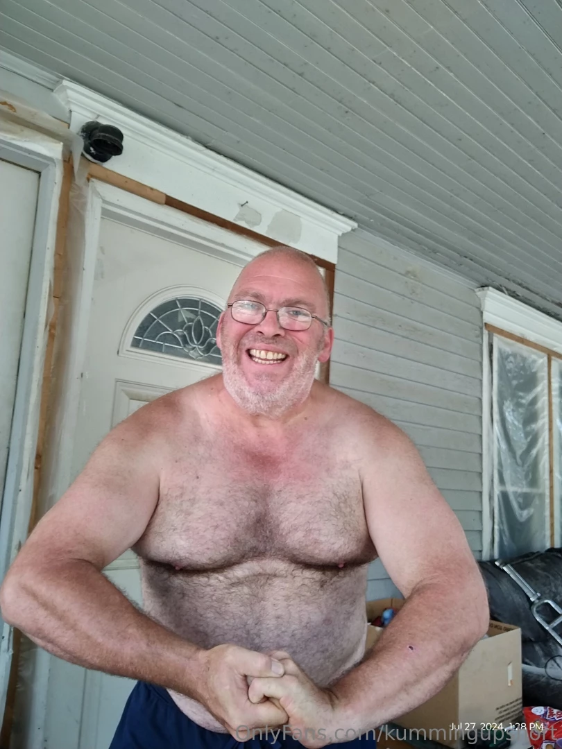 Dam i need some color https onlyfans com kummingupshort https www part 4 