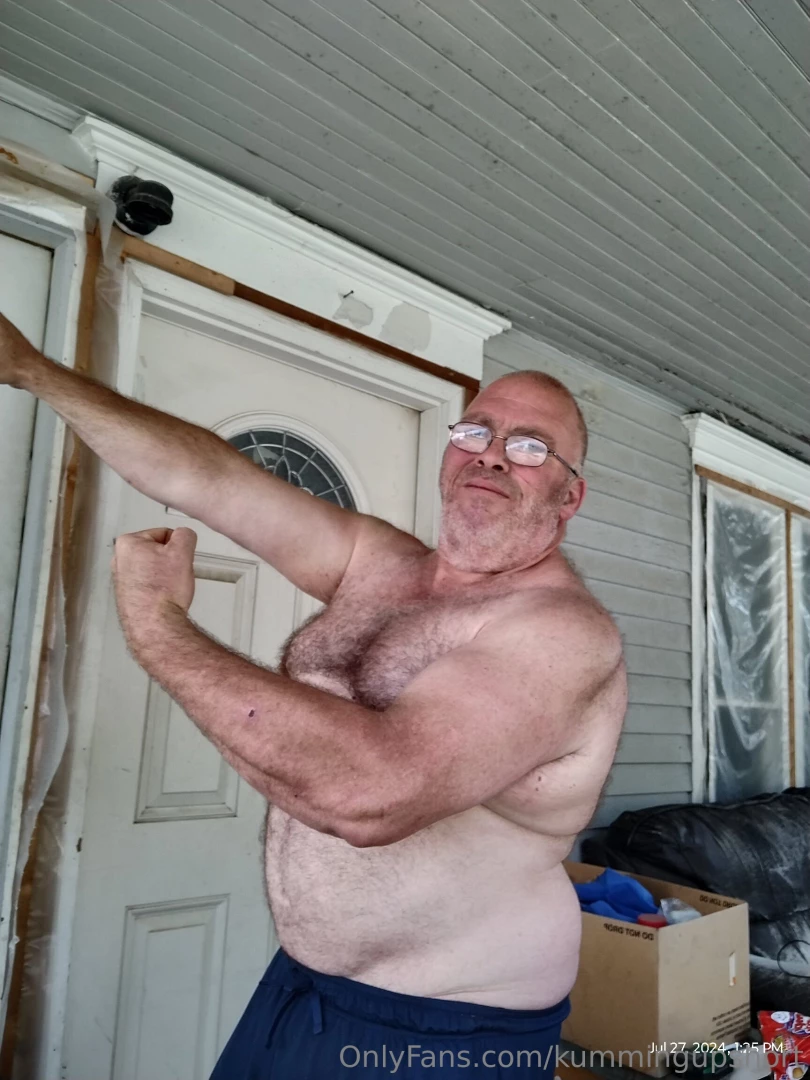 Dam i need some color https onlyfans com kummingupshort https www part 3 