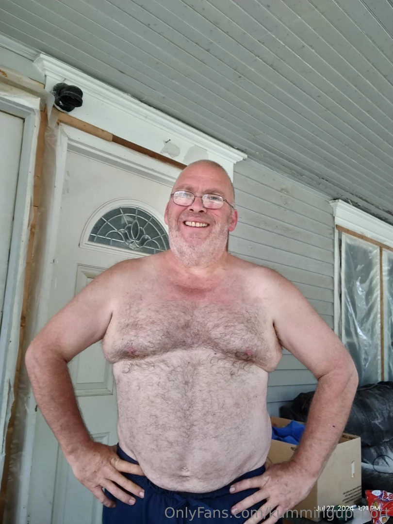 Dam i need some color https onlyfans com kummingupshort https www 