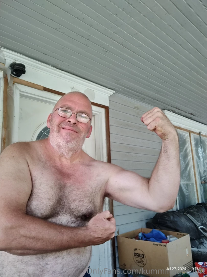 Dam i need some color https onlyfans com kummingupshort https www part 5 