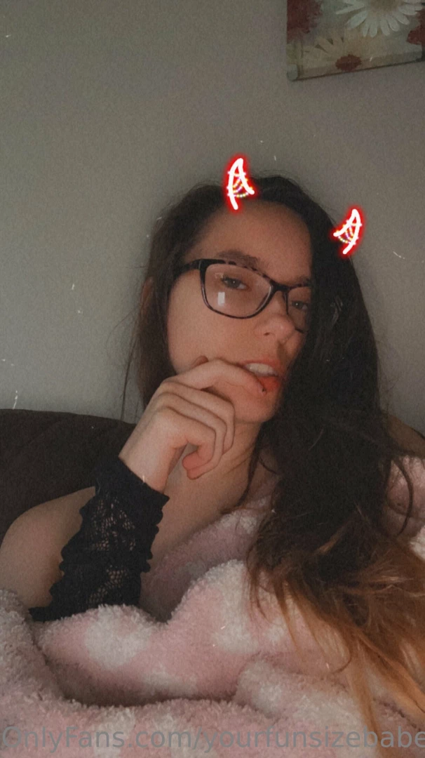 Your fav devil girl is waitingggg 