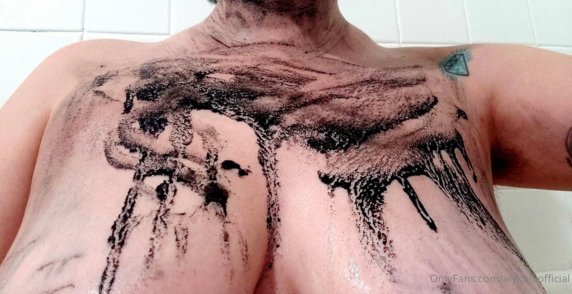 Exfoliating demon bath heheeee 
