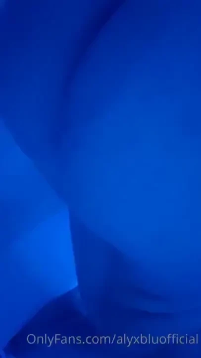 Rainbow bathtime spit sesh 