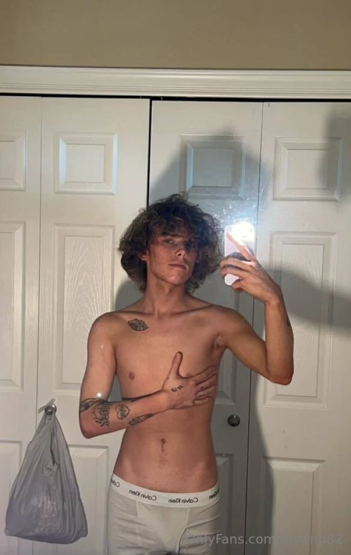 Go check out my naughty friend urfavvfella he post such sexy content 