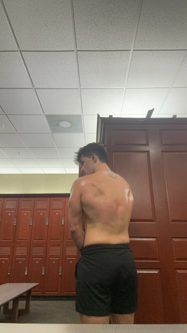 Who d enjoy this view during back shots 