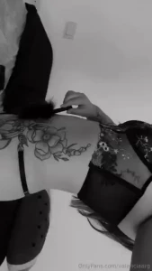 Me meto el dildo bien rico y grande de 19 cm me la como entera